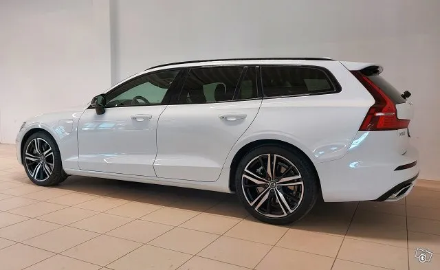 Volvo V60 T6 TwE AWD R-Design Vähänajettu Image 4